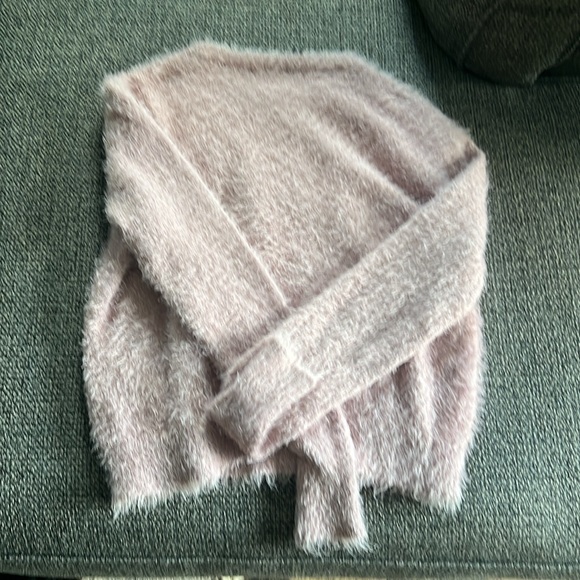 Divided H&M light pink fuzzy sweater - Picture 4 of 4